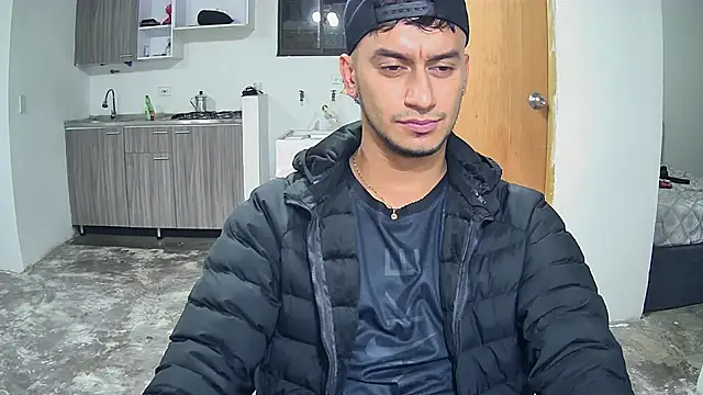 Snapshot of Kevin_Torres chatting on October 21, 2025, 2:12 am Kevin Torres online show from October 21, 2025, 2:12 am