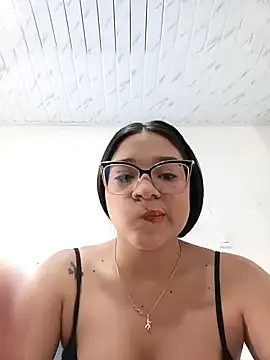 Snapshot of -VICKKY chatting on October 20, 2025, 1:33 pm -VICKKY online show from October 20, 2025, 1:33 pm