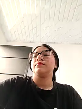 Snapshot of -VICKKY chatting on October 28, 2025, 1:14 pm -VICKKY online show from October 28, 2025, 1:14 pm