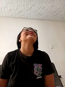 Snapshot of -VICKKY chatting on November 1, 2025, 2:41 pm -VICKKY online show from November 1, 2025, 2:41 pm