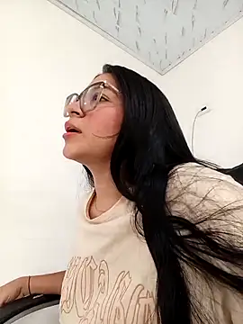 Snapshot of -VICKKY chatting on November 6, 2025, 1:12 pm -VICKKY online show from November 6, 2025, 1:12 pm