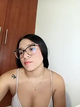 Snapshot of -VICKKY chatting on November 8, 2025, 2:01 am -VICKKY online show from November 8, 2025, 2:01 am