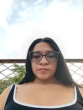 Snapshot of -VICKKY chatting on November 23, 2025, 9:25 pm -VICKKY online show from November 23, 2025, 9:25 pm