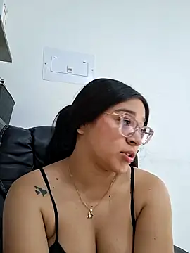 -VICKKY online show from March 5, 2026, 2:35 pm