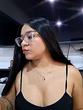 -VICKKY online show from April 13, 2026, 8:14 pm