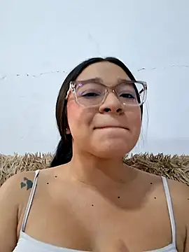 -VICKKY online show from May 13, 2026, 1:41 pm