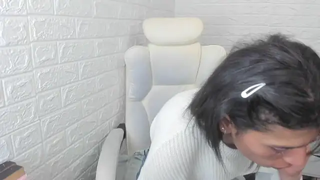 ImCrazzy online show from February 6, 2025, 6:13 pm