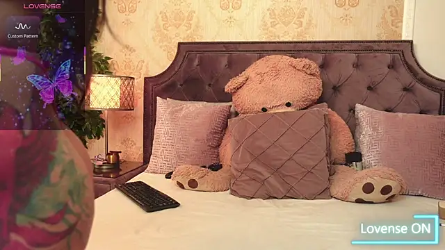 JaneDevine online show from March 18, 2026, 9:23 am