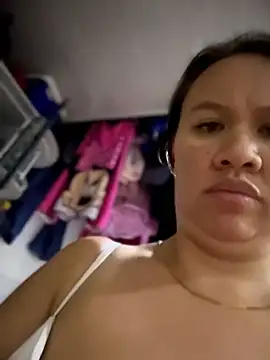 Snapshot of Emiily_lee chatting on June 25, 2026, 12:10 am Emiily lee online show from June 25, 2026, 12:10 am