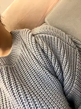 Snapshot of AnaWest chatting on December 2, 2025, 10:42 am AnaWest online show from December 2, 2025, 10:42 am