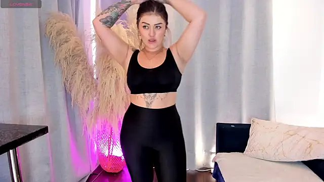 Sofiawilson  online show from February 28, 2025, 3:37 pm