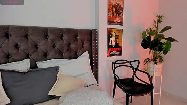 Snapshot of iriiina_veneno chatting on February 26, 2025, 10:42 pm iriiina veneno online show from February 26, 2025, 10:42 pm