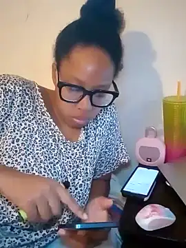 Snapshot of madamsensuale chatting on January 15, 2025, 8:48 pm madamsensuale online show from January 15, 2025, 8:48 pm