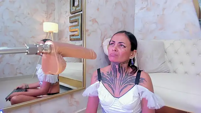 hanna slut  online show from December 3, 2025, 2:26 pm