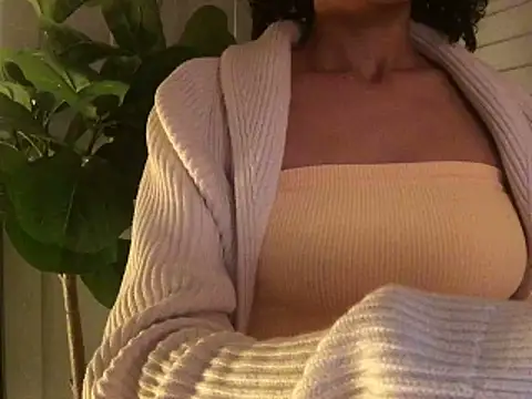 Snapshot of loveofbea chatting on December 18, 2024, 3:04 am loveofbea online show from December 18, 2024, 3:04 am