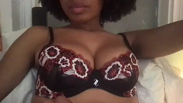 Snapshot of loveofbea chatting on September 22, 2025, 2:41 pm loveofbea online show from September 22, 2025, 2:41 pm