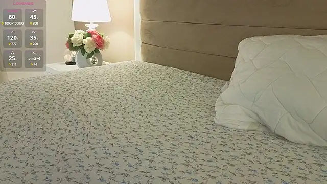 yourdreamsweetgirl online show from December 5, 2024, 7:49 pm