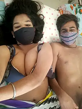 hottiess69 online show from May 15, 2026, 11:12 pm