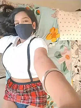hottiess69 online show from May 19, 2026, 5:03 am