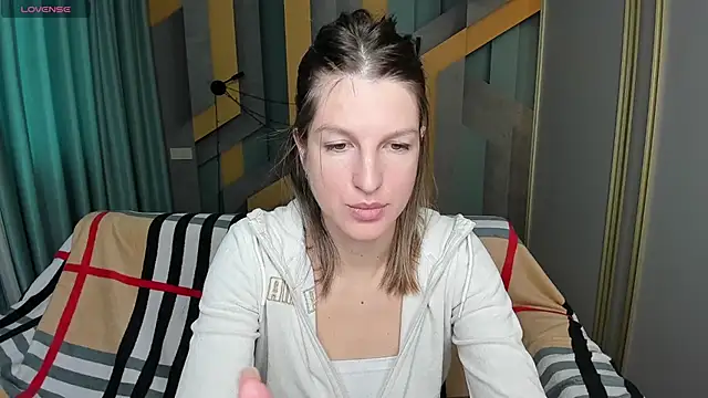 EmilyWalkeri online show from October 13, 2025, 7:08 am