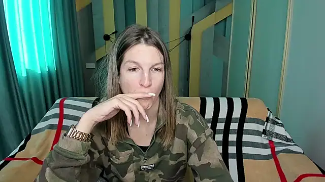 EmilyWalkeri online show from October 29, 2025, 7:43 am