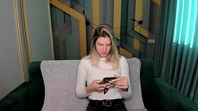 EmilyWalkeri online show from January 13, 2026, 7:46 am