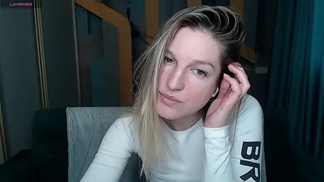 Snapshot of EmilyWalkeri chatting on February 6, 2026, 8:29 am EmilyWalkeri online show from February 6, 2026, 8:29 am