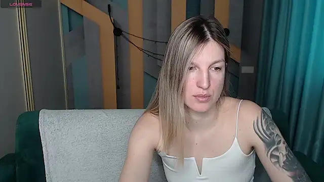 Snapshot of EmilyWalkeri chatting on February 17, 2026, 7:49 am EmilyWalkeri online show from February 17, 2026, 7:49 am