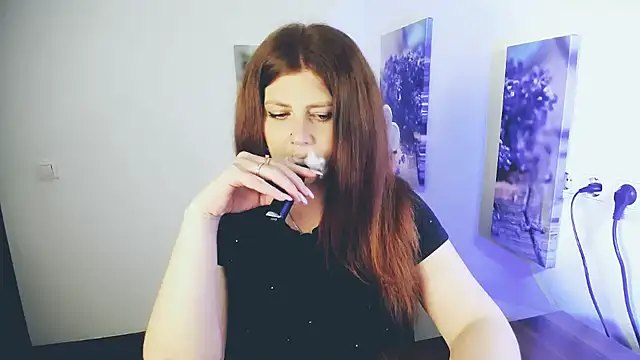 Snapshot of Lizzy_Love chatting on May 22, 2026, 9:26 am Lizzy Love online show from May 22, 2026, 9:26 am