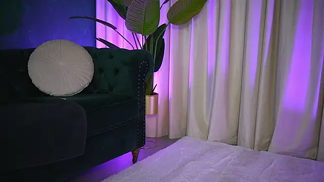 FoxieJullia online show from November 8, 2025, 4:45 am