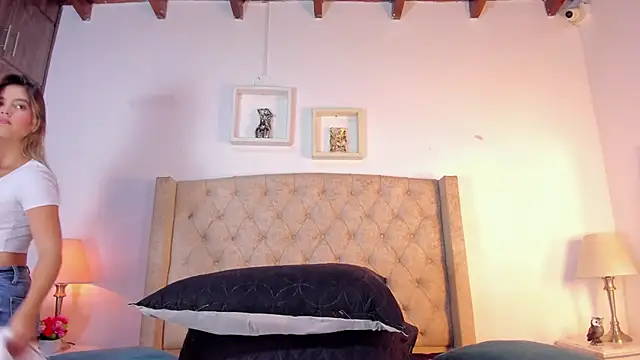 Snapshot of allisson_m chatting on October 25, 2025, 12:13 pm allisson m online show from October 25, 2025, 12:13 pm