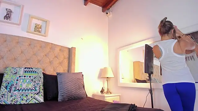 Snapshot of allisson_m chatting on October 27, 2025, 12:09 pm allisson m online show from October 27, 2025, 12:09 pm