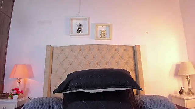 Snapshot of allisson_m chatting on October 28, 2025, 12:09 pm allisson m online show from October 28, 2025, 12:09 pm