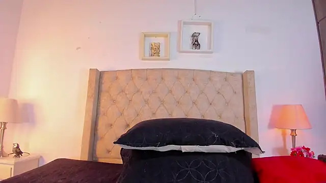 Snapshot of allisson_m chatting on November 24, 2025, 12:05 pm allisson m online show from November 24, 2025, 12:05 pm