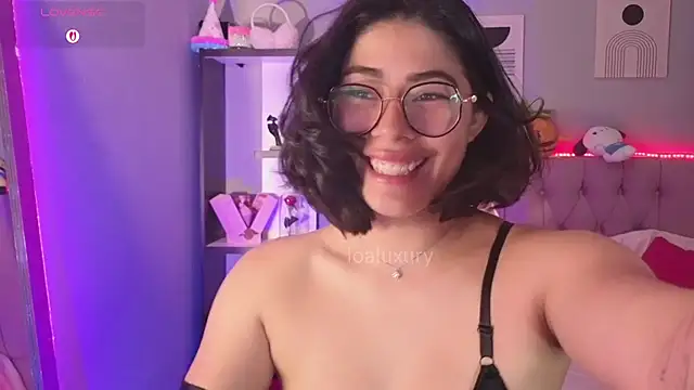 LoaLuxury online show from April 13, 2026, 5:40 pm