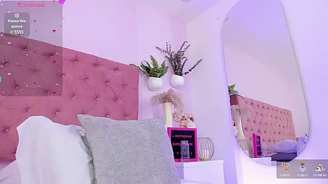 Snapshot of emily_bank chatting on March 11, 2025, 1:59 am emily bank online show from March 11, 2025, 1:59 am