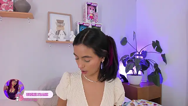 Snapshot of emily_bank chatting on September 29, 2025, 7:40 pm emily bank online show from September 29, 2025, 7:40 pm