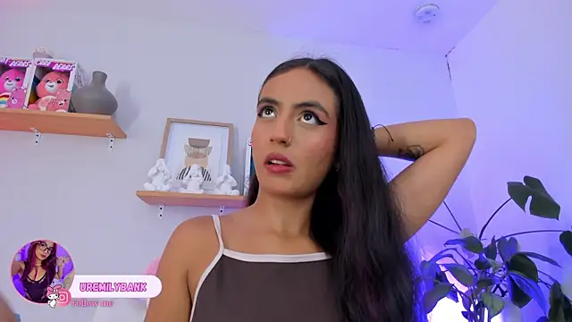 Snapshot of emily_bank chatting on October 7, 2025, 7:44 pm emily bank online show from October 7, 2025, 7:44 pm