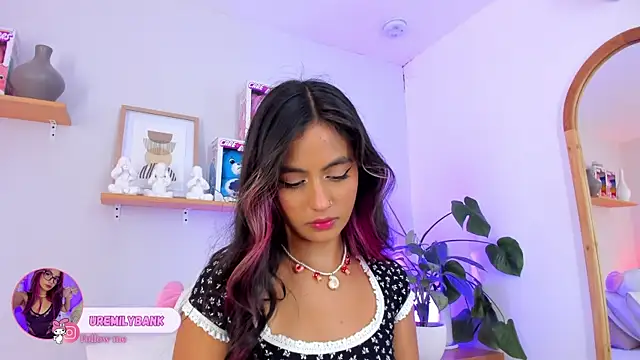 Snapshot of emily_bank chatting on October 9, 2025, 6:39 pm emily bank online show from October 9, 2025, 6:39 pm
