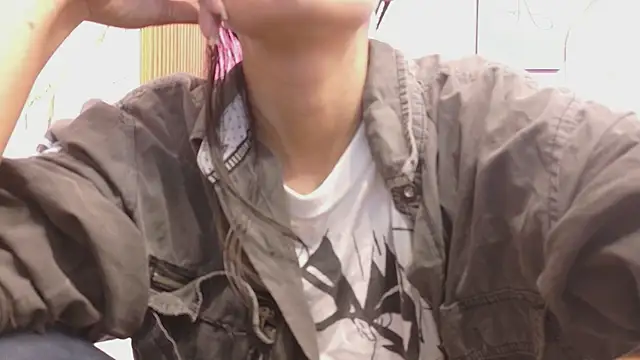Snapshot of yourcuteneighbourr chatting on May 7, 2026, 3:01 am yourcuteneighbourr online show from May 7, 2026, 3:01 am
