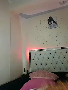 Snapshot of C-yoyo chatting on February 13, 2025, 4:22 am C-yoyo online show from February 13, 2025, 4:22 am