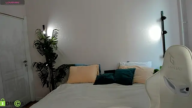 Valerie Woods online show from July 12, 2026, 1:07 am