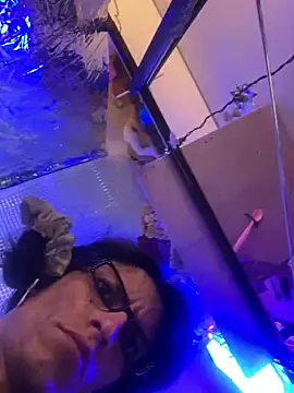 Snapshot of gurlnips chatting on September 10, 2025, 8:25 am gurlnips online show from September 10, 2025, 8:25 am