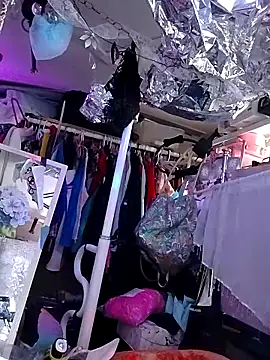 Snapshot of gurlnips chatting on September 27, 2025, 10:59 pm gurlnips online show from September 27, 2025, 10:59 pm