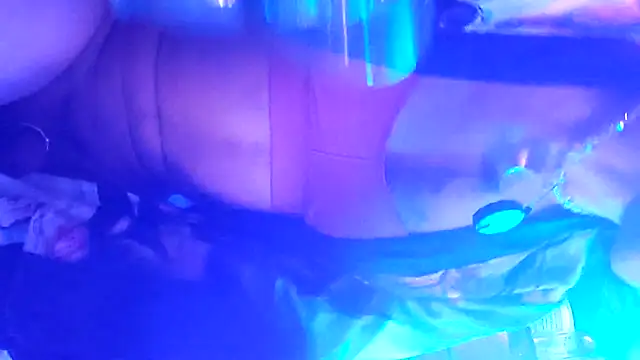 Snapshot of gurlnips chatting on October 6, 2025, 11:40 am gurlnips online show from October 6, 2025, 11:40 am