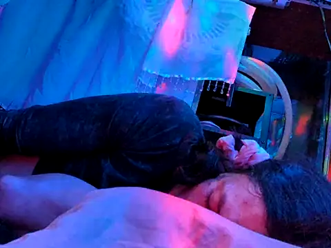 Snapshot of gurlnips chatting on October 9, 2025, 6:11 am gurlnips online show from October 9, 2025, 6:11 am