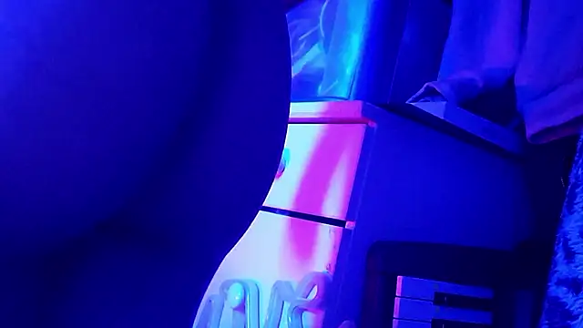 Snapshot of gurlnips chatting on October 19, 2025, 9:21 am gurlnips online show from October 19, 2025, 9:21 am