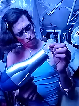 gurlnips online show from December 17, 2025, 11:49 am