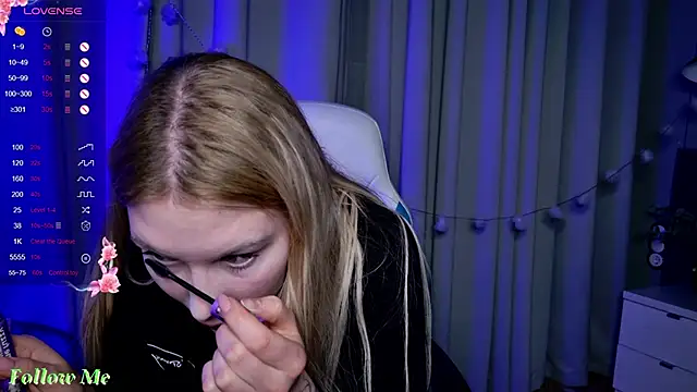 Liv Fay online show from February 19, 2025, 4:44 pm