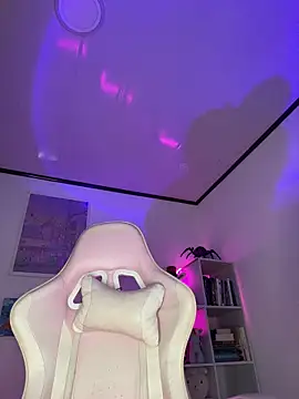 Snapshot of Tsuki-moon chatting on November 23, 2025, 10:26 am Tsuki-moon online show from November 23, 2025, 10:26 am